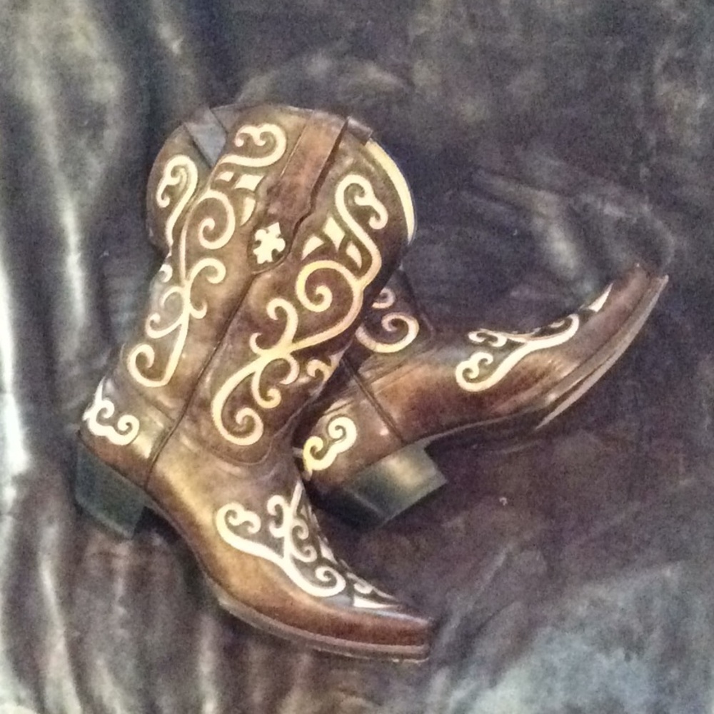 COWBOY BOOTS...